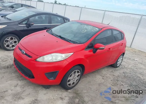 2013 Ford Fiesta Se z USA, uszkodzony, nr VIN 3FADP4EJ9DM165608